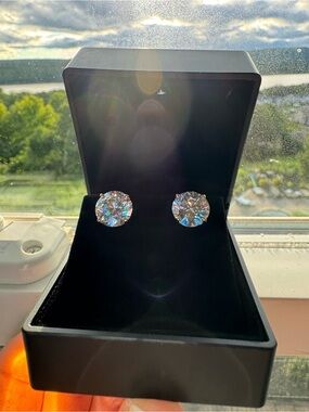 IGI certified 10 carat lab grown diamond earrings